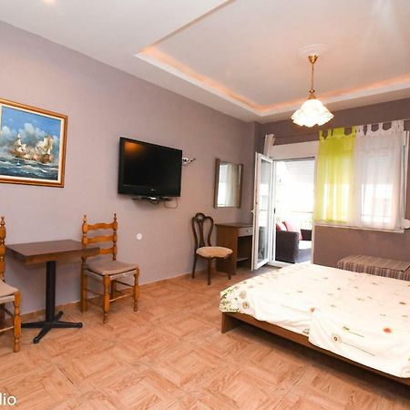 Menios Apartments And Studios Nea Kallikrateia Extérieur photo