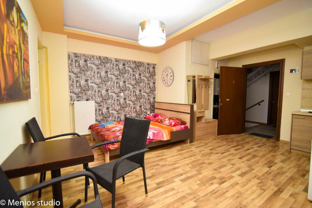 Menios Apartments And Studios Nea Kallikrateia Extérieur photo