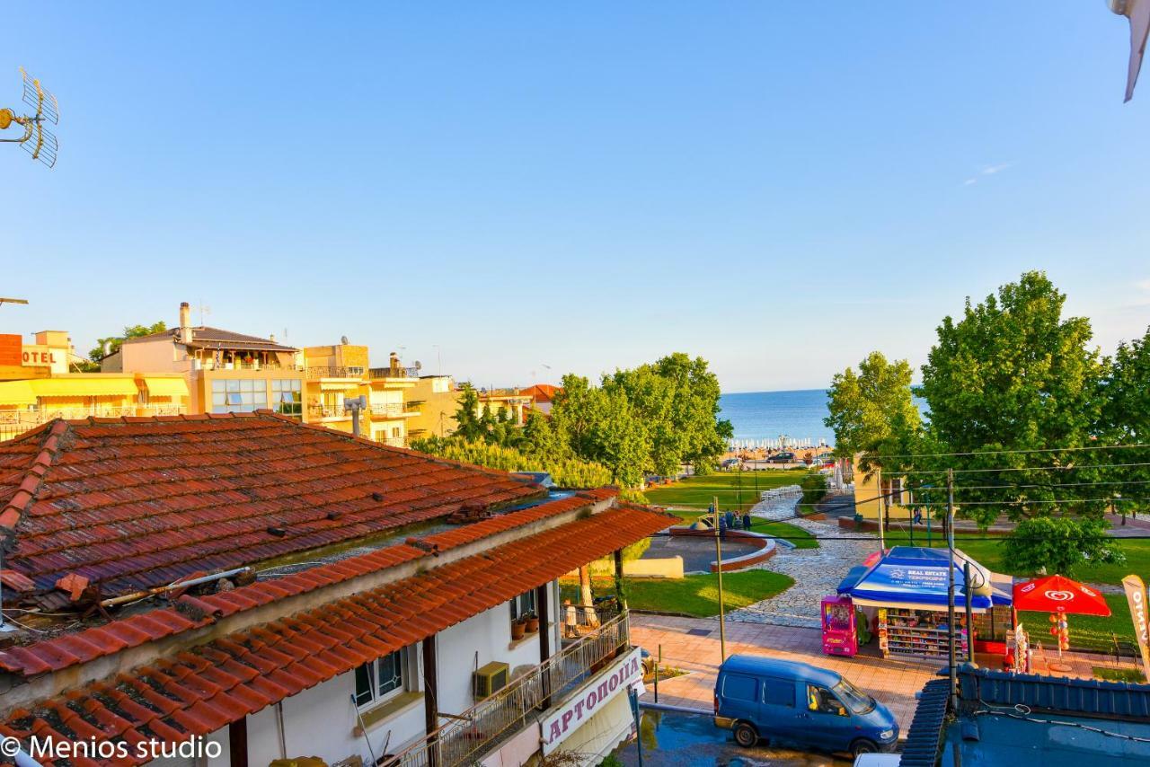 Menios Apartments And Studios Nea Kallikrateia Extérieur photo