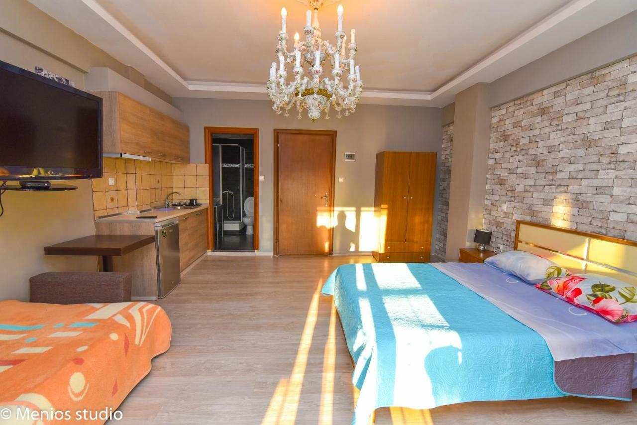 Menios Apartments And Studios Nea Kallikrateia Extérieur photo